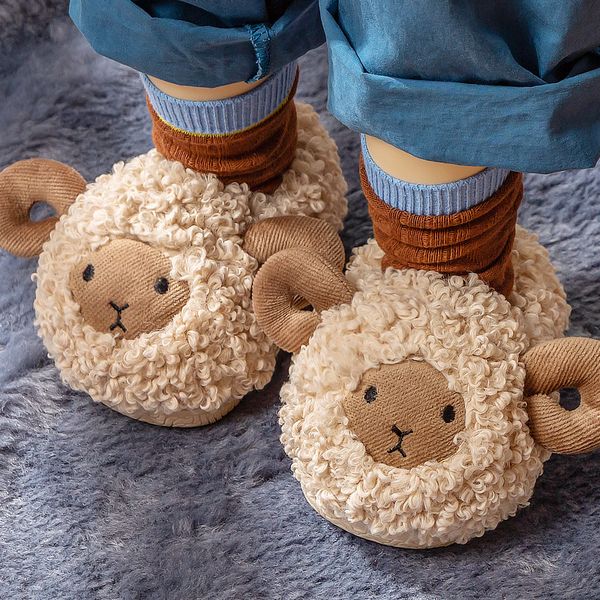slipper children winter soft plush fluffy slippers for home kids girls boys flat shoes warm room cute house fur toddler indoor 220928, Black;grey
slipper children winter soft plush fluffy slippers for home kids girls boys flat shoes warm room cute house fur toddler indoor 220928, Black;grey