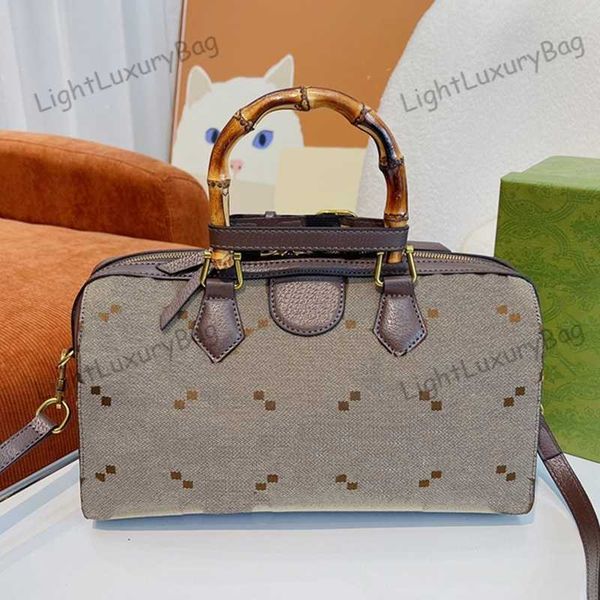 classic bamboo light luxury shoulder bag designer leather wallet retro crossbody for women famous brand shopping purses 220203
classic bamboo light luxury shoulder bag designer leather wallet retro crossbody for women famous brand shopping purses 220203