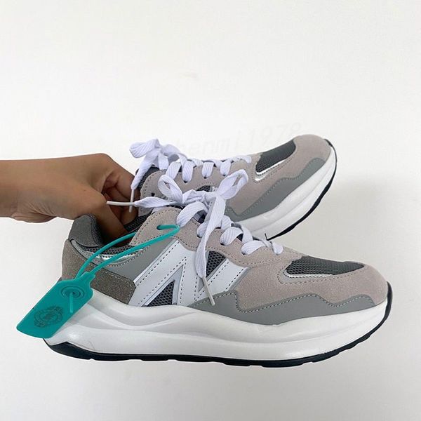 classic 574 nb574 men women casual running shoes 574s designer sneakers panda burgundy cyan syracuse unc outdoor sports mens trainers 36-44
classic 574 nb574 men women casual running shoes 574s designer sneakers panda burgundy cyan syracuse unc outdoor sports mens trainers 36-44
