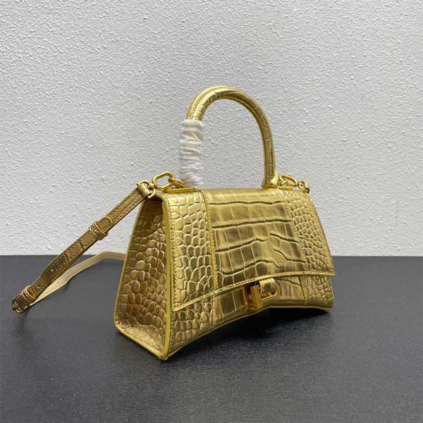 crocodile pattern handbag real cowhide luxury designer bags unique tote bag rounded and smooth arched arcs messenger bag metal alphabet pull
crocodile pattern handbag real cowhide luxury designer bags unique tote bag rounded and smooth arched arcs messenger bag metal alphabet pull