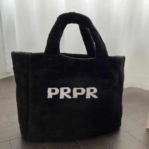 pbag triangle shopping bags totes prabag tote bag winter plush handbag designer women white crossbody purse 220928
pbag triangle shopping bags totes prabag tote bag winter plush handbag designer women white crossbody purse 220928