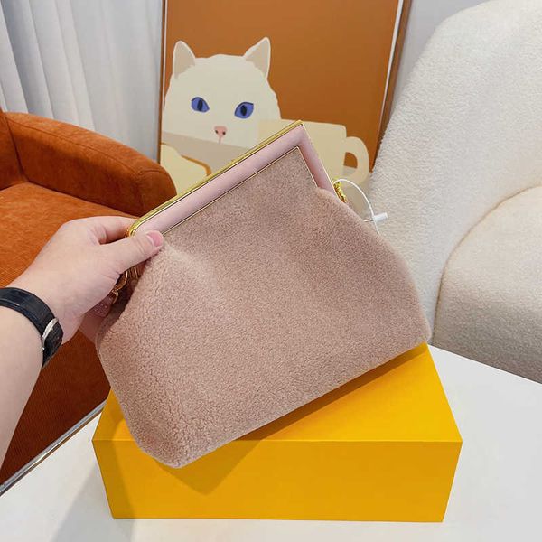 shopping bags tote fenbag first designer tote plush clip winter designers handbag women handle shoulder crossbody purse 220928
shopping bags tote fenbag first designer tote plush clip winter designers handbag women handle shoulder crossbody purse 220928