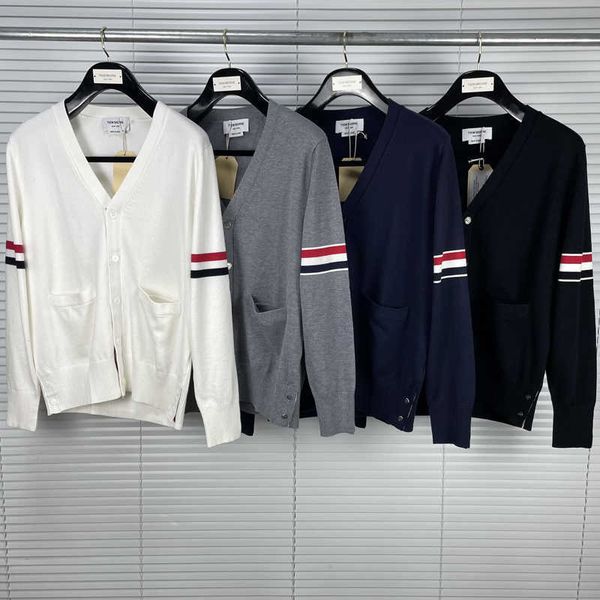 new 2022 fashion tb thom brand sweaters men slim fit v-neck cardigans clothing striped wool cotton spring autumn casual coat, White;black
new 2022 fashion tb thom brand sweaters men slim fit v-neck cardigans clothing striped wool cotton spring autumn casual coat, White;black