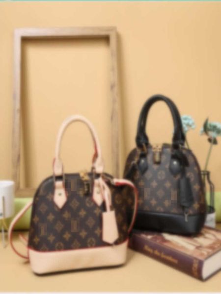 2022 fashion woman casual zippered handbag small square bag 3 1 louiseity 1 viutonity handbag lvity louisity vuttonity lvs, Red;black
2022 fashion woman casual zippered handbag small square bag 3 1 louiseity 1 viutonity handbag lvity louisity vuttonity lvs, Red;black