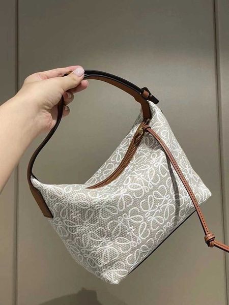 designer handbags loews autumn 2022 and winter luojia lunch bag cubi old flower embroidered canvas bento bag armpit one shoulder portable wo
designer handbags loews autumn 2022 and winter luojia lunch bag cubi old flower embroidered canvas bento bag armpit one shoulder portable wo