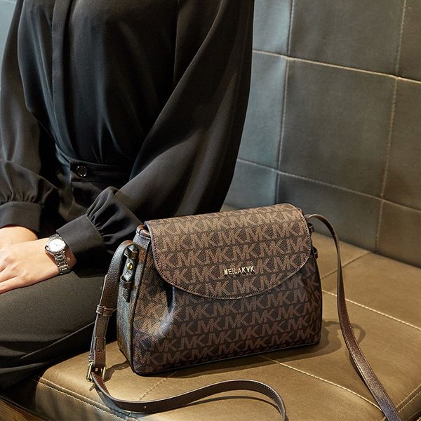 niche instagram influencer one-shoulder bag 2022 european and american retro design versatile small square bag crossbody shell bags
niche instagram influencer one-shoulder bag 2022 european and american retro design versatile small square bag crossbody shell bags