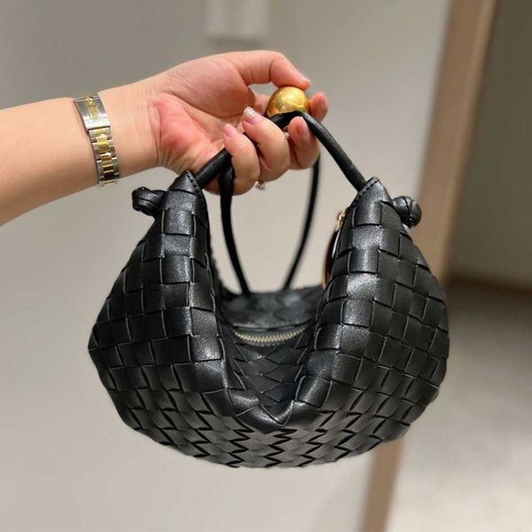 shoulder bag women crossbody bottage venates backpack purse handbags seam leather ladies metal chain classic woven messenger bag luxurys des
shoulder bag women crossbody bottage venates backpack purse handbags seam leather ladies metal chain classic woven messenger bag luxurys des