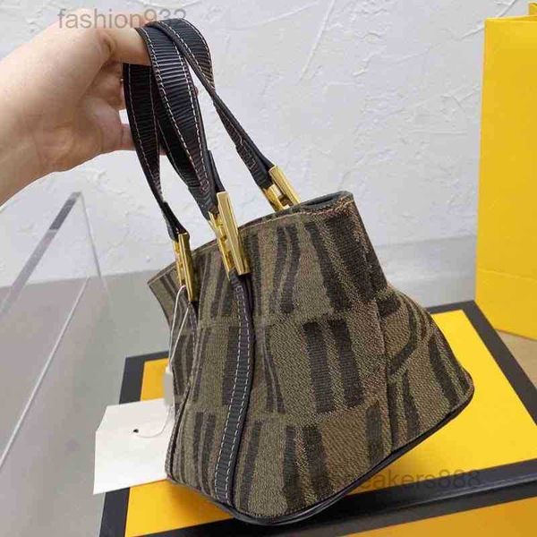 evening bags vintage tote bags women letter print handbag shoulder packs leather designer crossbody female purses 220406
evening bags vintage tote bags women letter print handbag shoulder packs leather designer crossbody female purses 220406