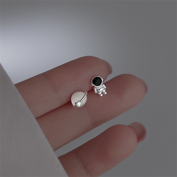 european and american fashion space astronauts charm small design sense light luxury asymmetric opal planet ear jewelry ac183, Golden
european and american fashion space astronauts charm small design sense light luxury asymmetric opal planet ear jewelry ac183, Golden