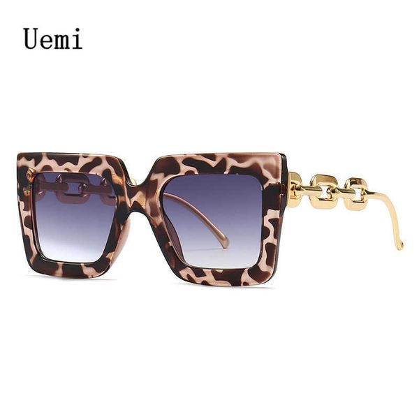 2022 new fashion women square sunglasses for ladies modern luxury brand designer sun glasses vintage metal chain eyewear shades 0928, White;black
2022 new fashion women square sunglasses for ladies modern luxury brand designer sun glasses vintage metal chain eyewear shades 0928, White;black