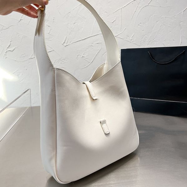 luxurys handbags designer tote bags fashion hobo shoulder messenger purse classic casual crossbody handbag
luxurys handbags designer tote bags fashion hobo shoulder messenger purse classic casual crossbody handbag