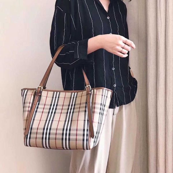 new burbrerys bags women's plaid shopping bag small and versatile handbag fashionable women's bag cow leather shoulder strap
new burbrerys bags women's plaid shopping bag small and versatile handbag fashionable women's bag cow leather shoulder strap