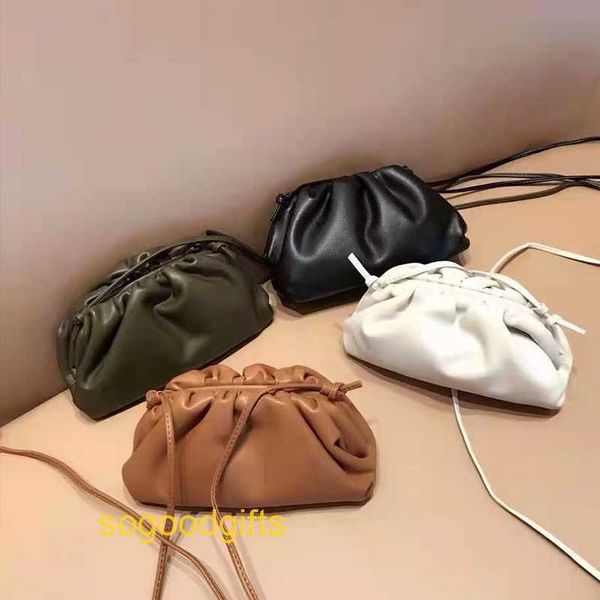 pouch designer bag bottegas handbags women venetas clutch bags soft leather bag women's 2022 new foreign style solid col
pouch designer bag bottegas handbags women venetas clutch bags soft leather bag women's 2022 new foreign style solid col