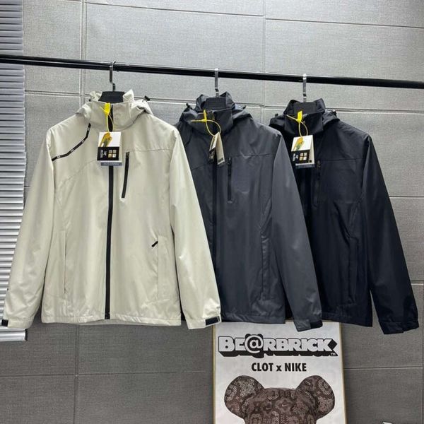 outdoor mens jacket winter soft shell hooded jackets man designer hoodie lightweight windproof waterproof zipper coat 9a, Black;brown
outdoor mens jacket winter soft shell hooded jackets man designer hoodie lightweight windproof waterproof zipper coat 9a, Black;brown