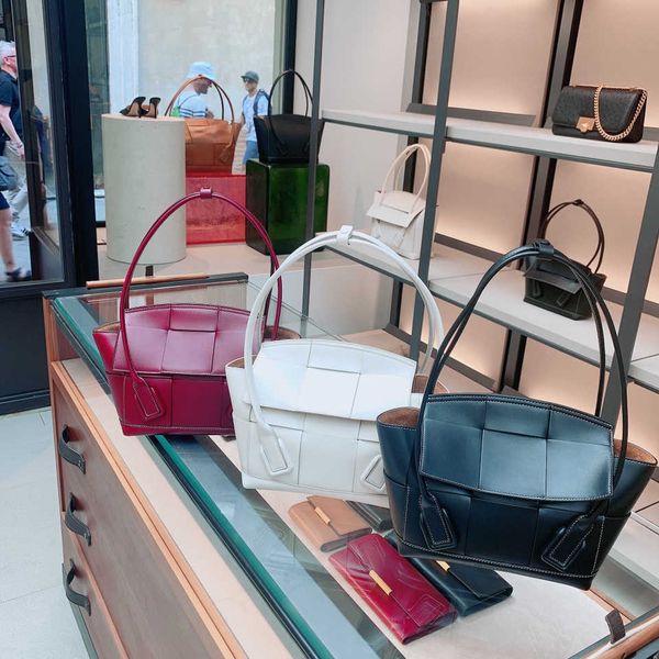 designer bags leather bottegas bag woven venetas 33 women's bag coarse weave handbag original quality luxury handbag single shoulder
designer bags leather bottegas bag woven venetas 33 women's bag coarse weave handbag original quality luxury handbag single shoulder