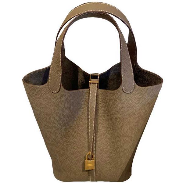 leather original quality handbag hemees picotins designer bags new h layer cowhide litchi pattern gold buckle togo vegetable basket bag 9o8d
leather original quality handbag hemees picotins designer bags new h layer cowhide litchi pattern gold buckle togo vegetable basket bag 9o8d
