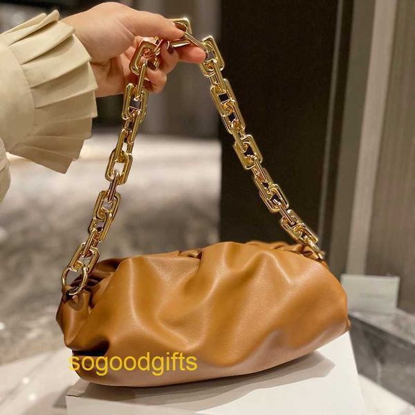 pouch designer bag bottegas handbags women venetas clutch bags popular and fashionable bag 2022 new single shoulder armpit cloud with thick
pouch designer bag bottegas handbags women venetas clutch bags popular and fashionable bag 2022 new single shoulder armpit cloud with thick