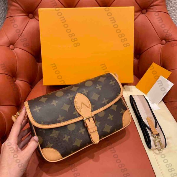 10a l bag tier 25cm diane flap bag small luxury designers womens real canvas qulited handbag crossbody shoulder brown bag embroidered straps
10a l bag tier 25cm diane flap bag small luxury designers womens real canvas qulited handbag crossbody shoulder brown bag embroidered straps