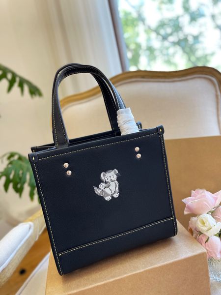 22ss ladies field shopping bag designer luxury brand animal picture women fashion beautiful tote party trend clutch socialite leather bags 2
22ss ladies field shopping bag designer luxury brand animal picture women fashion beautiful tote party trend clutch socialite leather bags 2