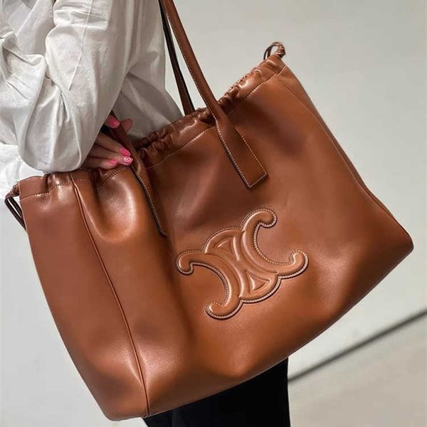 2022 arc de triomphe new leather drawstring mouth tot large bag capacity commuting single shoulder portable underarm
2022 arc de triomphe new leather drawstring mouth tot large bag capacity commuting single shoulder portable underarm