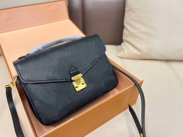 luxurys designers bag embossing flower messenger handbag leather bags genuine elegant metis shoulder womens crossbody women pochett didgj
luxurys designers bag embossing flower messenger handbag leather bags genuine elegant metis shoulder womens crossbody women pochett didgj