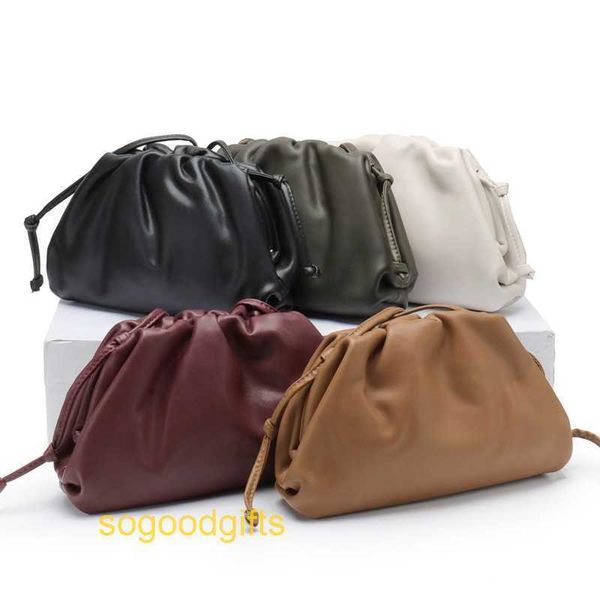 pouch designer bag bottegas handbags women venetas clutch bags new fashion leather yunduo bag women's dumpling one shoul
pouch designer bag bottegas handbags women venetas clutch bags new fashion leather yunduo bag women's dumpling one shoul