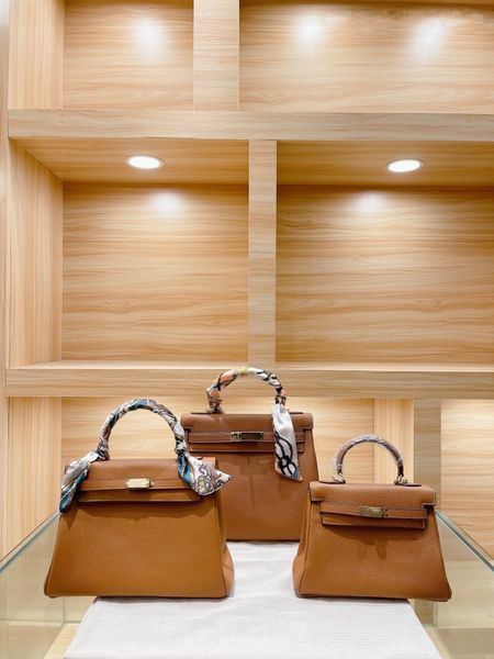 designers woman handbag classic soft cowhide totes bag genuine leather imported from france strap shoulder bags 8a quality cross body bag pu
designers woman handbag classic soft cowhide totes bag genuine leather imported from france strap shoulder bags 8a quality cross body bag pu