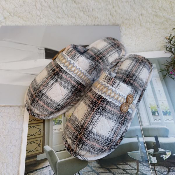 2022 new slippers classic checked four-season breathable linen non-slip slippers fori ndoor couples, Black
2022 new slippers classic checked four-season breathable linen non-slip slippers fori ndoor couples, Black
