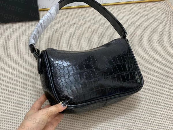 shoulder bag large capacity woman bag crocodile cross arm metal logo luxury designer imported leather fashion
shoulder bag large capacity woman bag crocodile cross arm metal logo luxury designer imported leather fashion