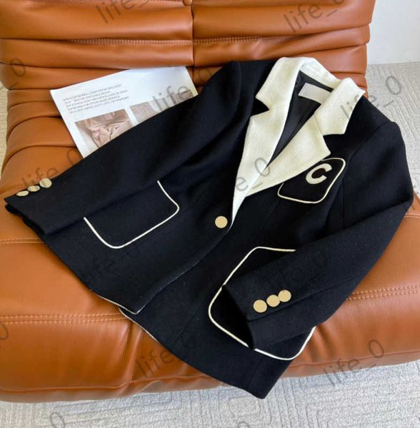 fashion brand womens jackets collared lapel button lettered logo embroidery casual suit jacket warm designer women clothing 2 colors 1970, Black;brown
fashion brand womens jackets collared lapel button lettered logo embroidery casual suit jacket warm designer women clothing 2 colors 1970, Black;brown