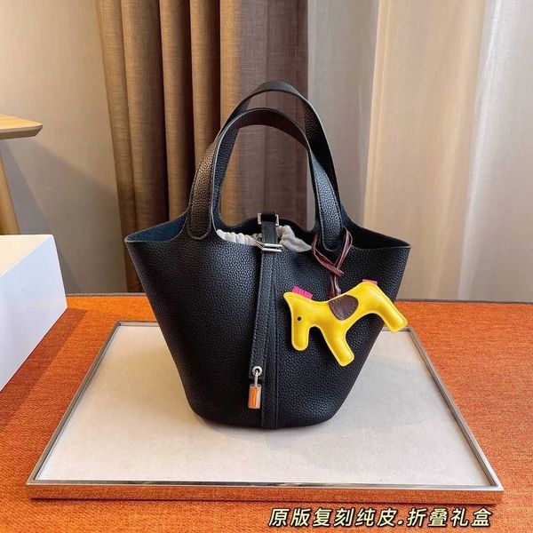 leather original quality handbag hemees picotins designer bags lock bag bucket bag new fashion leather women's h basket portable of0z
leather original quality handbag hemees picotins designer bags lock bag bucket bag new fashion leather women's h basket portable of0z