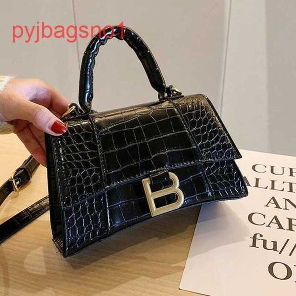 hourglass bag balencig shoulder bags online shop 2022 new hourglass women's leisure personalized one messenger gij6
hourglass bag balencig shoulder bags online shop 2022 new hourglass women's leisure personalized one messenger gij6