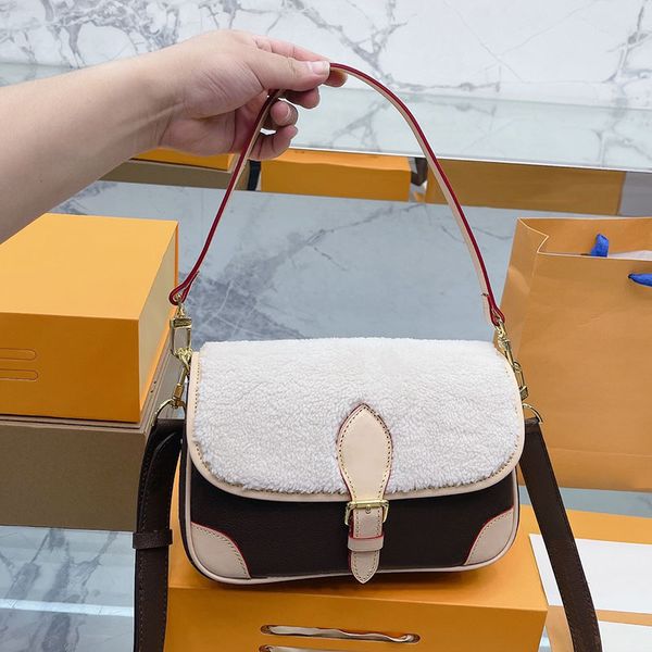 designer luxury women the tote bag fashion versatile handbags shoulder crossbody bags purse tories totes large capacity saddle wallets 7a 92
designer luxury women the tote bag fashion versatile handbags shoulder crossbody bags purse tories totes large capacity saddle wallets 7a 92