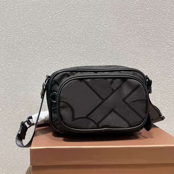 nylon camera bag men crossbody handbags plaid messenger bags flap wallet exterior zip pockets wide weave shoulder strap fashion letter 
nylon camera bag men crossbody handbags plaid messenger bags flap wallet exterior zip pockets wide weave shoulder strap fashion letter