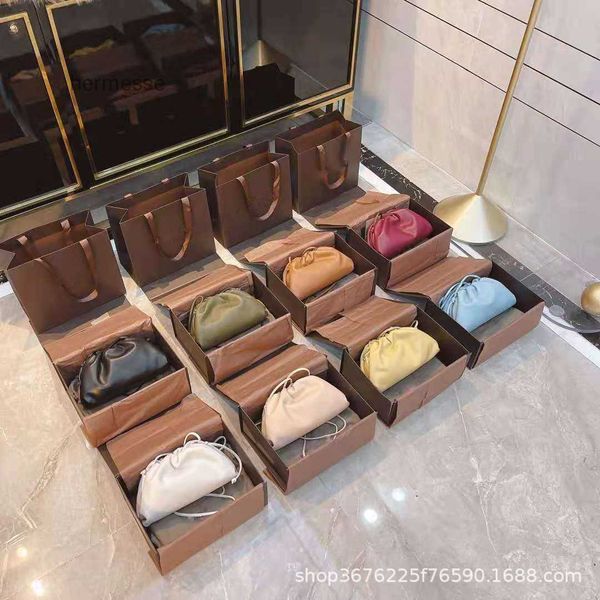 evening bags bottegs v comparable to the cloud bag leather pleated dumpling handbag soft leather one shoulder messenger lamb leather handbag
evening bags bottegs v comparable to the cloud bag leather pleated dumpling handbag soft leather one shoulder messenger lamb leather handbag