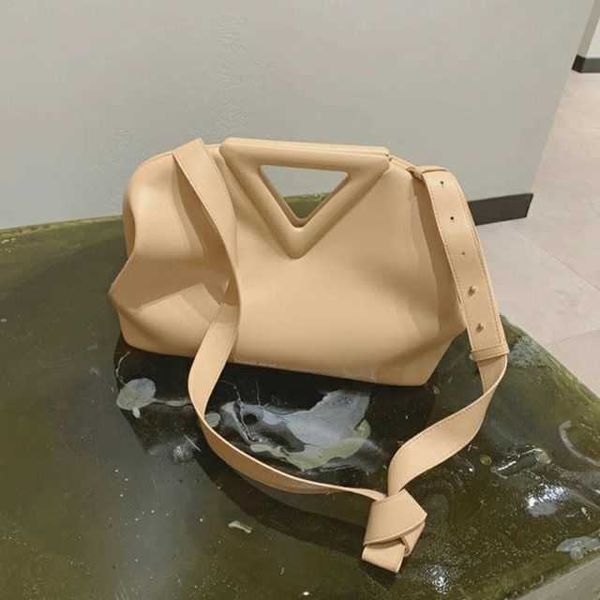 designer fashion bottess bag venetas hand women s venetas 2022 new inverted triangle cloud leather messenger portable have a have logo
designer fashion bottess bag venetas hand women s venetas 2022 new inverted triangle cloud leather messenger portable have a have logo