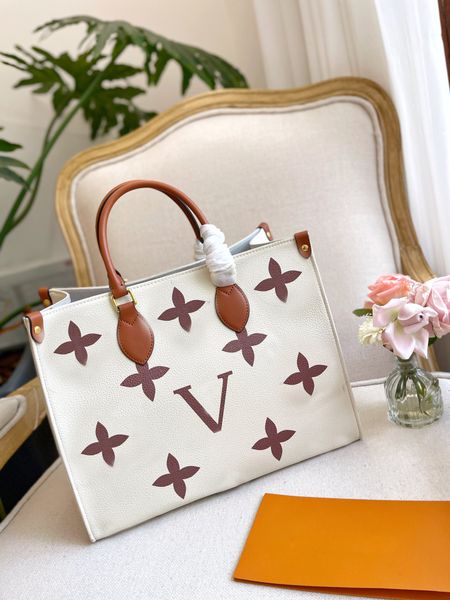 22ss spring autumn large ladies shopping bag luxury brand classic design pattern onthego mummy bag women fashion casual trend bags size 35cm
22ss spring autumn large ladies shopping bag luxury brand classic design pattern onthego mummy bag women fashion casual trend bags size 35cm