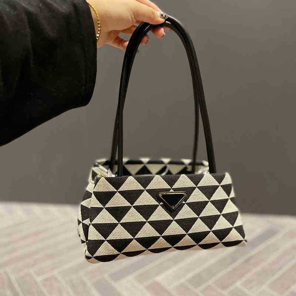 designer luxury women the tote bag fashion versatile handbags shoulder crossbody bags purse telfars totes large capacity saddle wallets 7a 3
designer luxury women the tote bag fashion versatile handbags shoulder crossbody bags purse telfars totes large capacity saddle wallets 7a 3
