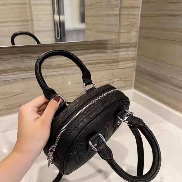 evening bags 2022 new shell bag high sense mini crow heart bag bowling bag one shoulder messenger versatile handbag
evening bags 2022 new shell bag high sense mini crow heart bag bowling bag one shoulder messenger versatile handbag