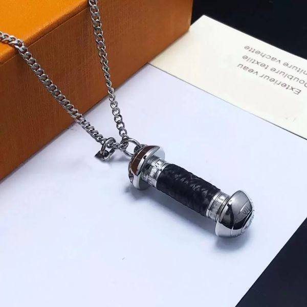 desing necklace for men luxury leather silver chains have stamp pendant necklaces brand with logo womens party wedding lovers gift jewelry w
desing necklace for men luxury leather silver chains have stamp pendant necklaces brand with logo womens party wedding lovers gift jewelry w