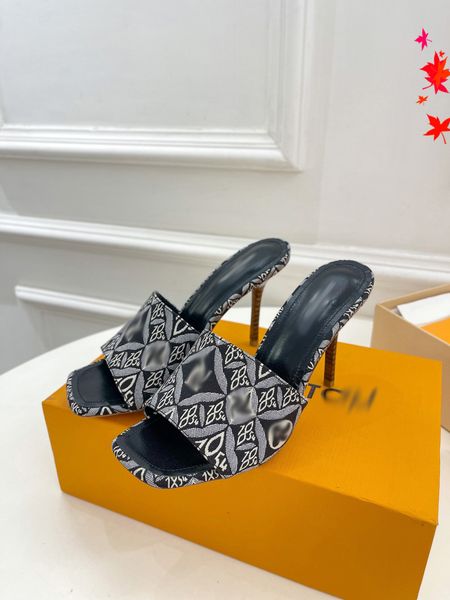 2023 paris womens slippers beautiful scuffs shoes summer sandals beach slides slippers ladies flip flops loafers black navy embroidered with
2023 paris womens slippers beautiful scuffs shoes summer sandals beach slides slippers ladies flip flops loafers black navy embroidered with
