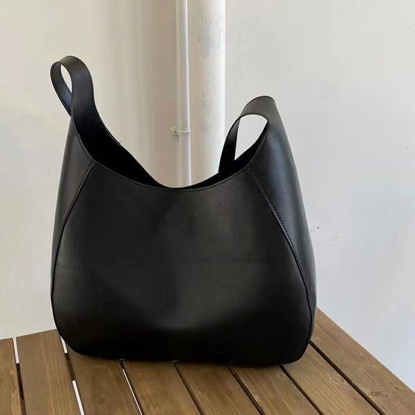 quality designer large size cleo shoulder bags black metal hardware triangle baguette smooth calf leather hobo bags big capacity shopping ha
quality designer large size cleo shoulder bags black metal hardware triangle baguette smooth calf leather hobo bags big capacity shopping ha