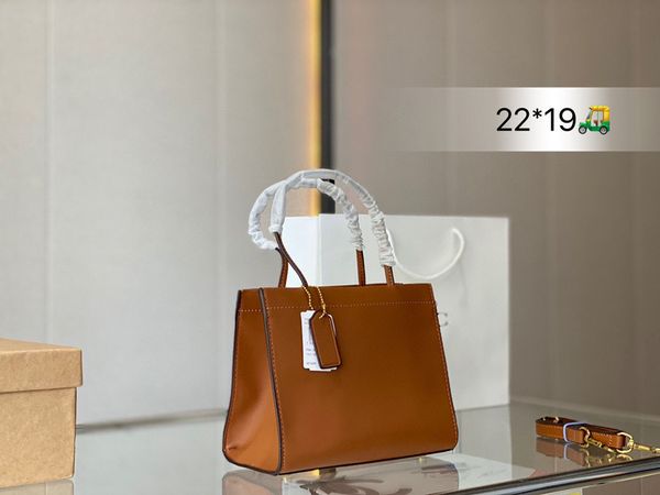 women designer duffel bags cowhide handbag in solid color outdoor travel shopping one-shoulder crossbody bag 22x19 cm
women designer duffel bags cowhide handbag in solid color outdoor travel shopping one-shoulder crossbody bag 22x19 cm