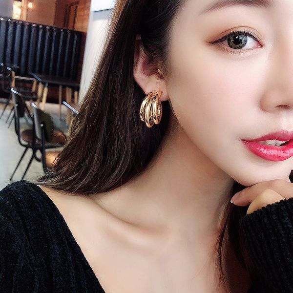 golden color big hoop earrings korean geometry metal studs for women female retro chrismas earring 2020 trend fashion jewelry, Golden;silver
golden color big hoop earrings korean geometry metal studs for women female retro chrismas earring 2020 trend fashion jewelry, Golden;silver