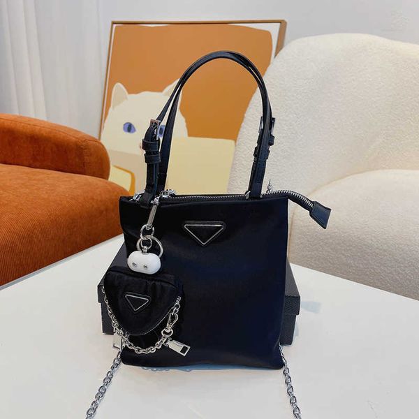totes bag designer handbag nylon totes bags women trend chain shopping shoulder bag luxury tote ladies purses 220930
totes bag designer handbag nylon totes bags women trend chain shopping shoulder bag luxury tote ladies purses 220930