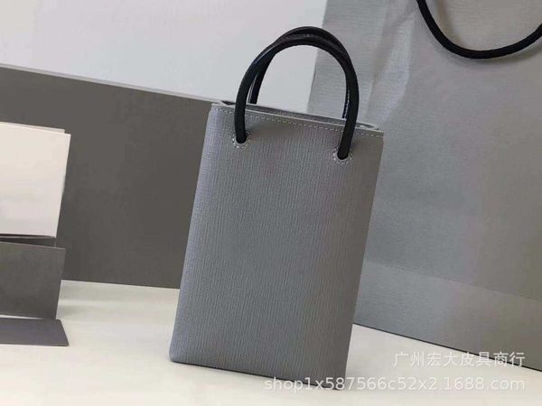 early autumn fashion new family b crocodile pattern mini bag mobile phone bag single shoulder handbag shopping bag lady 220930
early autumn fashion new family b crocodile pattern mini bag mobile phone bag single shoulder handbag shopping bag lady 220930