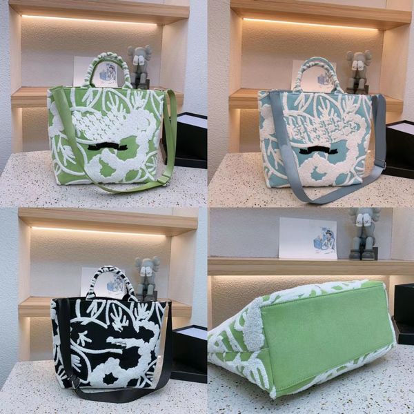 new designer bag luxury women shoulder bags handbag designer crossbody wallet female purses 2022 high-capacity 3 color and style options aut
new designer bag luxury women shoulder bags handbag designer crossbody wallet female purses 2022 high-capacity 3 color and style options aut