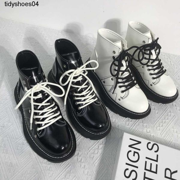 same mcqueens designer thick bottom anti-skid leather short boots for women in the autumn and winter of 2022 stars in the same european styl, Black
same mcqueens designer thick bottom anti-skid leather short boots for women in the autumn and winter of 2022 stars in the same european styl, Black