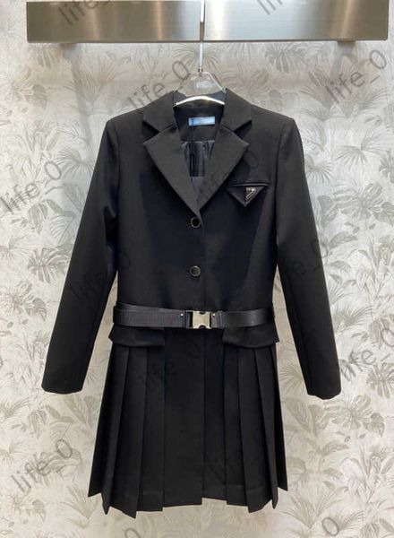 fashion brand women dresses single button lapel suit dresses triangular logo decoration stitching skirt fake two pieces womens designer clot, Black;gray
fashion brand women dresses single button lapel suit dresses triangular logo decoration stitching skirt fake two pieces womens designer clot, Black;gray