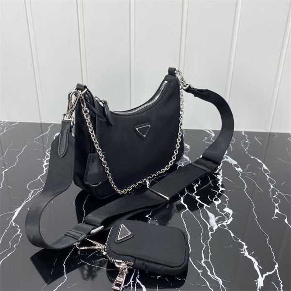 fashion luxurys designers bags handbags purses nylon re-edition 2005 hobo canvas shoulder women chain crossbody backpac
fashion luxurys designers bags handbags purses nylon re-edition 2005 hobo canvas shoulder women chain crossbody backpac